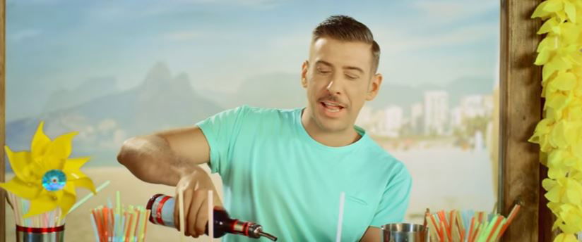 Francesco Gabbani, tra Eurovision e il nuovo singolo ‘Tra le granite e le granate’: ecco il VIDEO ufficiale article-post