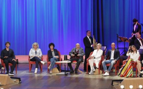 Maurizio Costanzo Show, anticipazioni 11 maggio: Ambra Angiolini, Stefano De Martino tra gli ospiti, info streaming – VIDEO preview