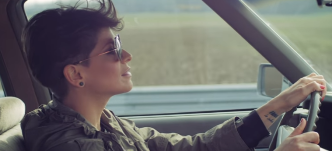 Alessandra Amoroso nella bufera: senza cinture di sicurezza nel video di Comunque andare, interviene l’Asaps preview