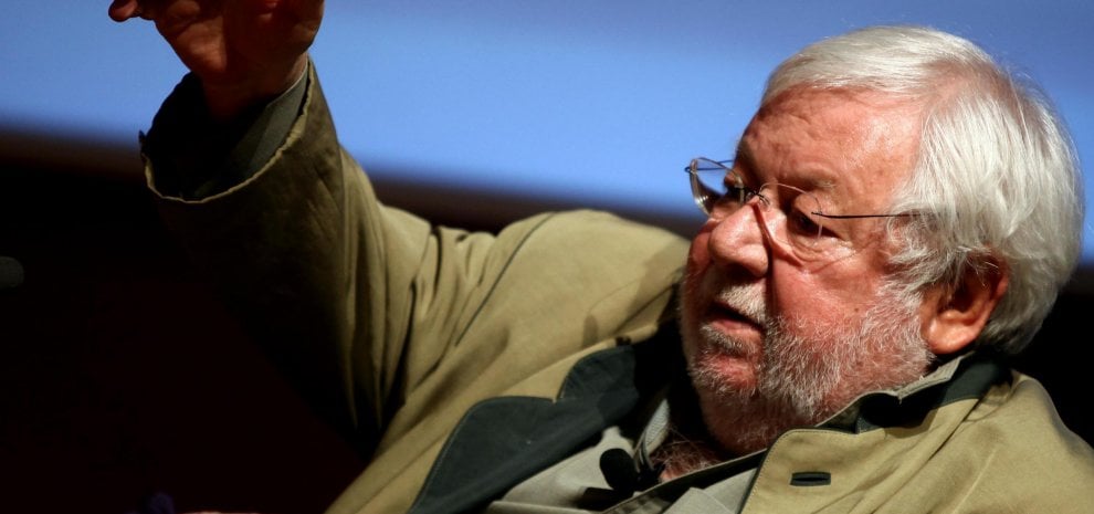 Paolo Villaggio è morto: addio al celebre Fantozzi dalla comicità tagliente article-post