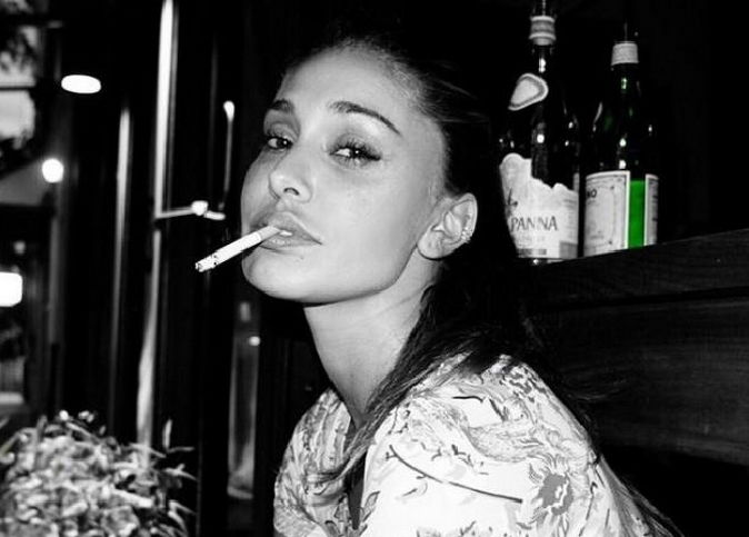 Belen Rodriguez, gossip shock: fuma una sigaretta in aereo, atterraggio d’emergenza preview