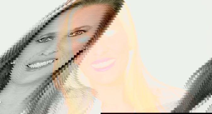 Gossip News, Laura Freddi è incinta: la showgirl diventa mamma a 45 anni, ecco chi è il compagno preview