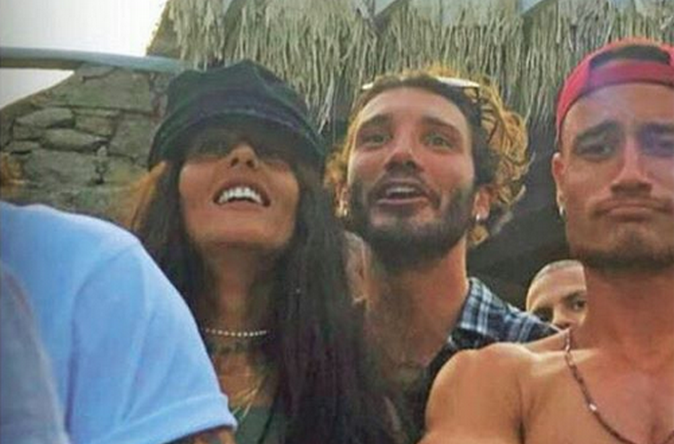 Stefano De Martino e Gilda Ambrosio: la coppia in vacanza insieme non si nasconde più, il gossip article-post