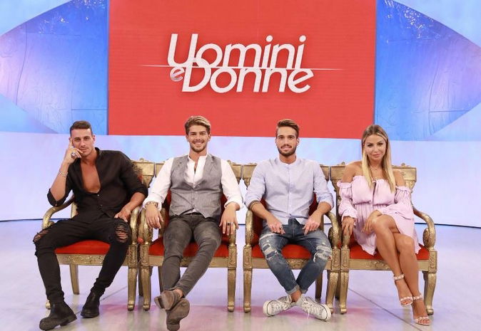 Uomini e Donne, trono classico: Mattia pazzo di Angela ma lei sceglie Paolo, anche se… preview