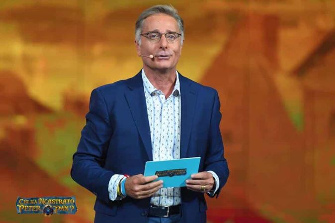 Paolo Bonolis: dal ruolo di padre a Chi ha incastrato Peter Pan?, “non ci ha giovato la collocazione al giovedì” preview