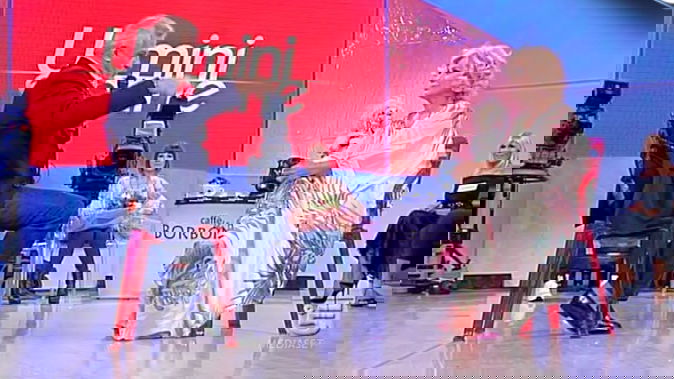 Uomini e Donne Over, Tina Cipollari incontra l’ex David e si emoziona: “Ti ho pensato tanto in questi anni!” preview