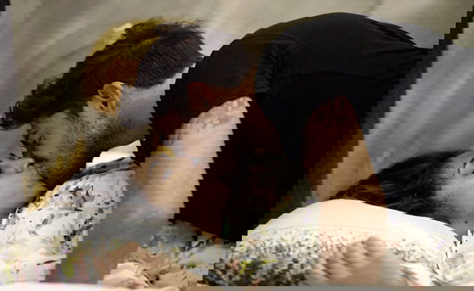 GF Vip 2, Cecilia e Ignazio senza freni: palpatine bollenti e frasi spinte in diretta preview