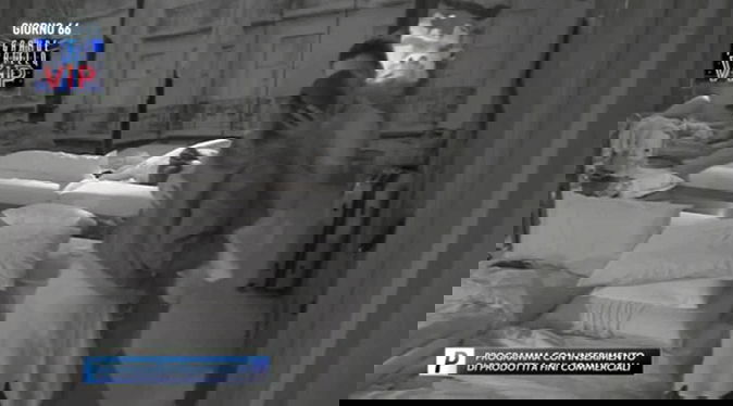 Luca e Ivana, GF Vip 2: Onestini si avvicina alla modella e confessa di avere bisogno di una donna preview