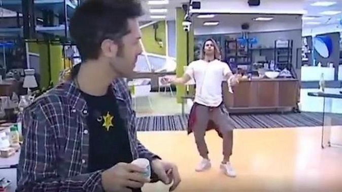 GF Vip 2, “Batti le mani schiocca le dita” di Luca Onestini è un plagio? Band italiana denuncia l’accaduto – VIDEO article-post
