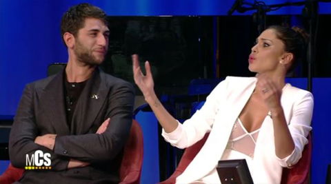Belen Rodriguez infuriata da Costanzo: difende Cecilia e la storia dell’armadio e parla di Iannone preview