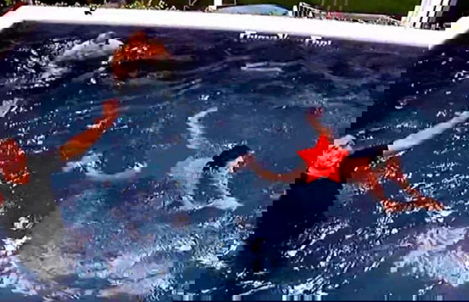 Grande Fratello Vip, Corinne Clery eliminata esce senza mutande: incontro con Angelo e pace fatta con Serena preview