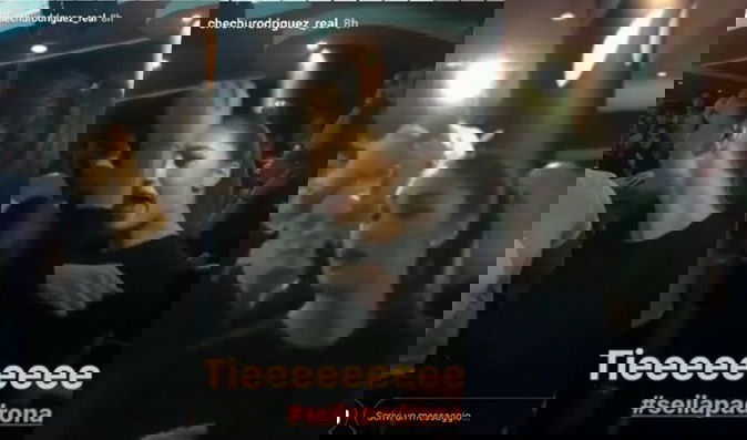 Cecilia Rodriguez, GF Vip 2: volano insulti in discoteca, lei fa il gesto dell’ombrello (Video) preview