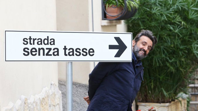 La strada senza tasse, oggi 29 dicembre l’ultima puntata: Flavio Insinna approda in prima serata article-post