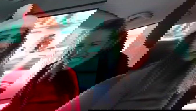 Michelle Hunziker e Aurora Ramazzotti, Video: la gag di Natale diventa virale, la figlia fugge via article-post