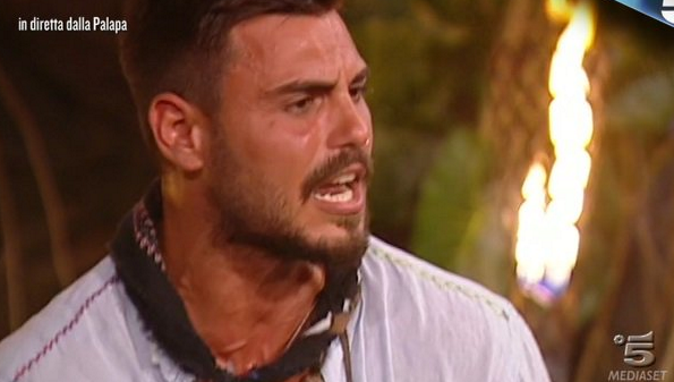 Isola dei Famosi 2018: Moige denuncia possibile presenza di droga, Francesco Monte rischia fino a 12 anni di carcere? article-post