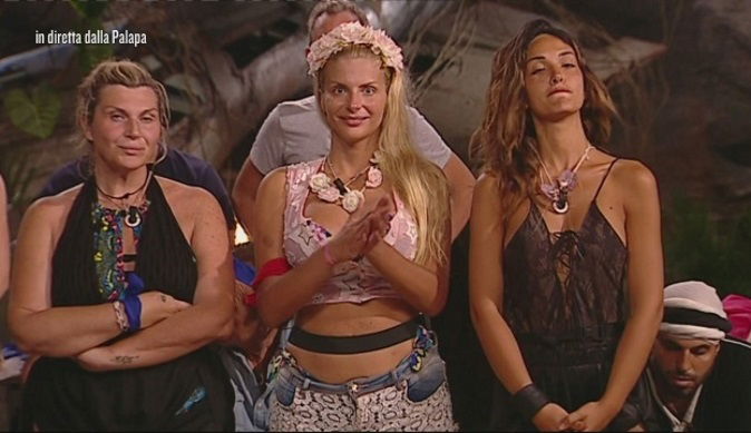 Isola dei Famosi 2018, seconda puntata: Eva Henger choc prima dell’eliminazione, Nadia, Rosa e Cipriani nominate preview