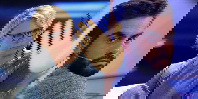 Uomini e Donne, Maria De Filippi infuriata con un opinionista? Ecco chi rischia seriamente il posto article-post