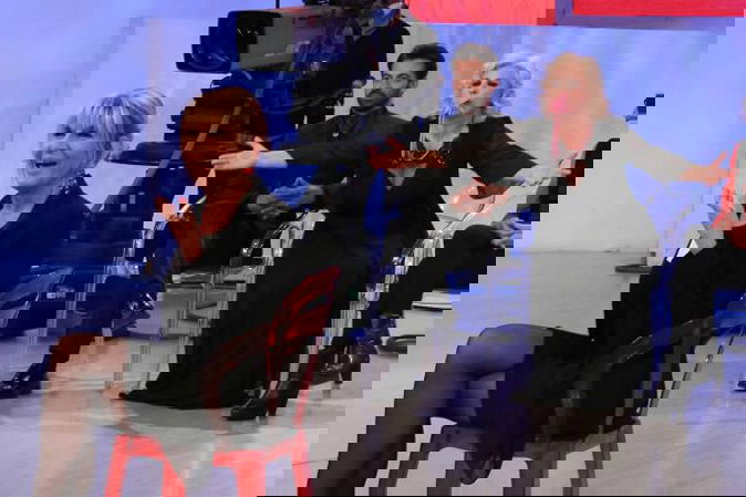 Uomini e Donne Over, anticipazioni: Domenico bacia ancora Tina, Gemma chiude con Raffaele preview