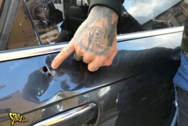 Vittorio Brumotti, Striscia la Notizia: Video, aggressione choc allo Zen di Palermo, minacce di morte, spari e auto sfondata preview