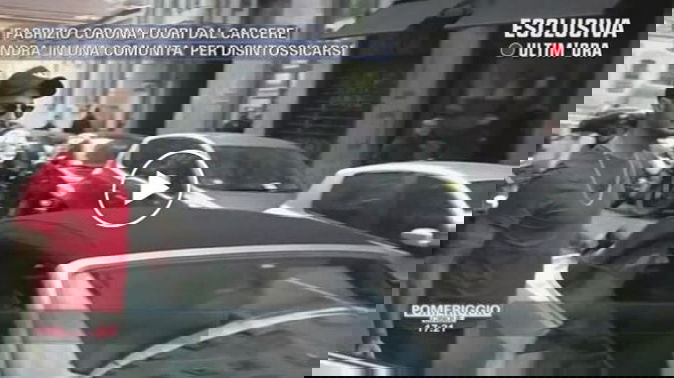 Fabrizio Corona umilia una inviata di Pomeriggio 5: Barbara d’Urso non la prende bene (Video) preview