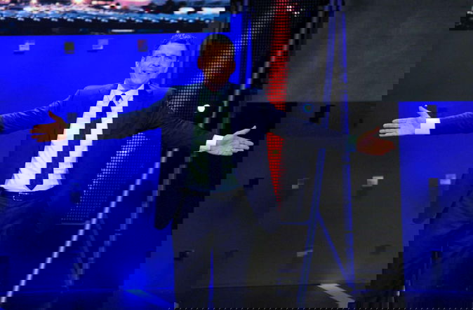 Fabrizio Frizzi festeggia 60 anni: la lotta dopo il ricovero, “Se guarirò racconterò tutti i dettagli!” preview