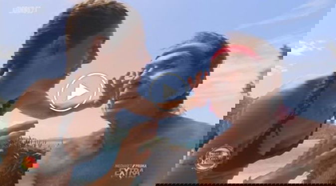 Isola dei Famosi 2018, Bianca Atzei trucca Giucas Casella: “Che bello… sembro Sandokan!” preview