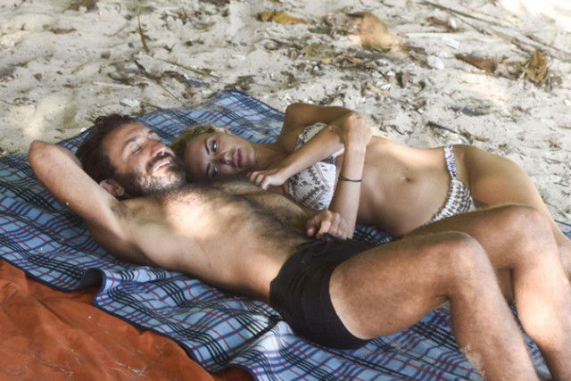 Isola dei Famosi 2018, Elena Morali e Simone Barbato: intesa alle stelle, scoppierà la passione? preview