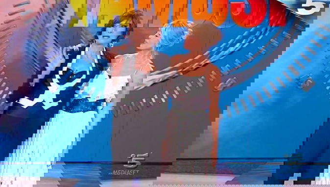 Isola dei Famosi 2018, canna-gate: Vladimir Luxuria contro Alessia Marcuzzi, “Ha insabbiato tutto!” article-post