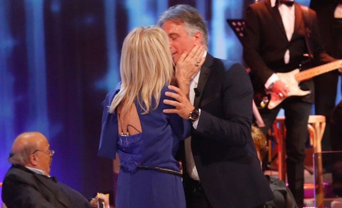 Gemma Galgani e Giorgio Manetti: il bacio al Maurizio Costanzo Show, video del ballo romantico sul palco preview