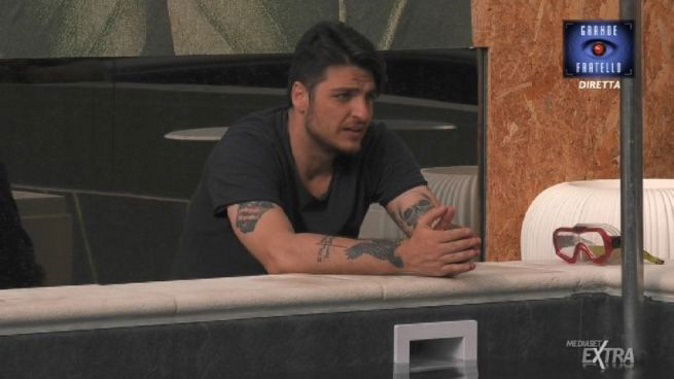 Grande Fratello 15, frasi choc di Danilo e Luigi Favoloso contro Aida Nizar: “acido e olio bollente addosso” preview