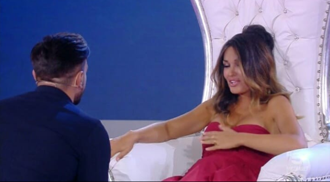 Isola dei Famosi, Pietro Tartaglione chiede a Rosa Perrotta: “Mi vuoi sposare?”, ecco la sua risposta article-post