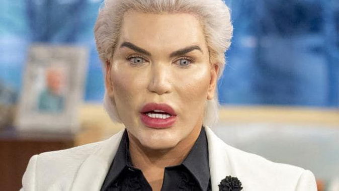 Grande Fratello 15, Rodrigo Alves via dalla Casa: il Ken Umano lascia tutti con una foto ricordo article-post