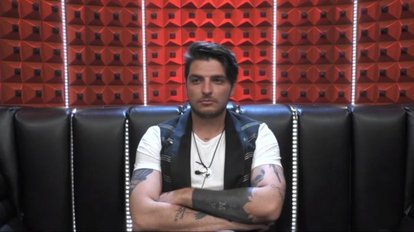 La maglietta di Luigi Favoloso, insulto a Selvaggia Lucarelli? Giornalista contro il Grande Fratello 15 e Barbara d’Urso preview