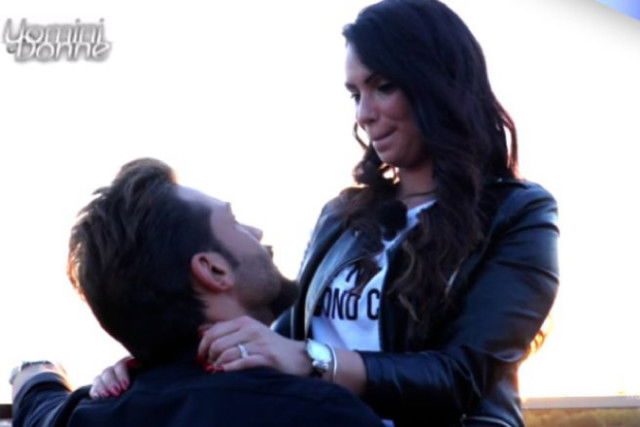 Uomini e Donne, Mariano Catanzaro sceglie Valentina: “Vuoi essere la mia Cicci?”, ora tocca a Sara preview