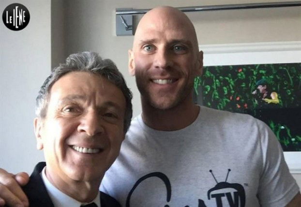 Le Iene Show, anticipazioni 10 maggio: Pupo e la sua prima volta nel mondo del cinema a luci rosse, info streaming preview