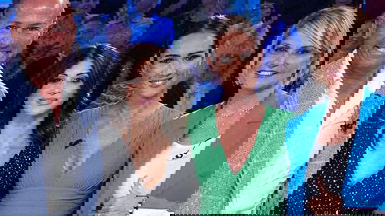 Verissimo, Simona Ventura con Stefano Bettarini e Nicoletta Larini: confessioni dopo Temptation preview