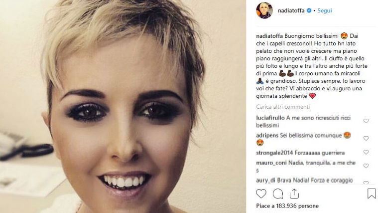 Nadia Toffa senza parrucca “i capelli ricrescono!”, la foto social fa il carico di like preview