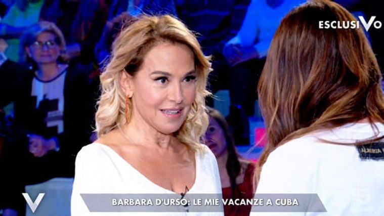 Barbara d’Urso, passato choc: “15 anni di analisi, piango ancora molto da sola. In pubblico indosso una maschera” article-post