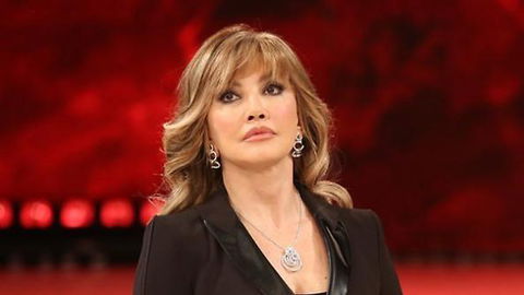 Milly Carlucci: “Sfuriata a Oradei? Fui costretta…”, poi rivela di aver sentito Maria De Filippi preview