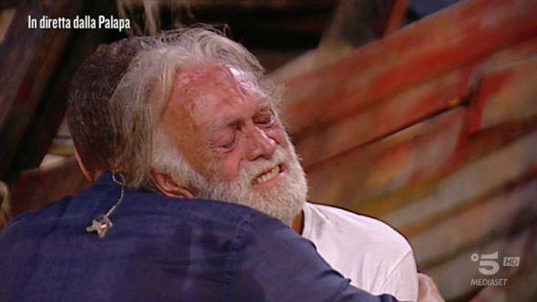 Isola dei Famosi, decisione choc di Mediaset dopo il caso Riccardo Fogli: fuori capoprogetto e alcuni autori preview