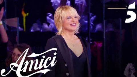 Amici serale 2019, ascolti record per la finale: Scheri ringrazia Maria De Filippi preview