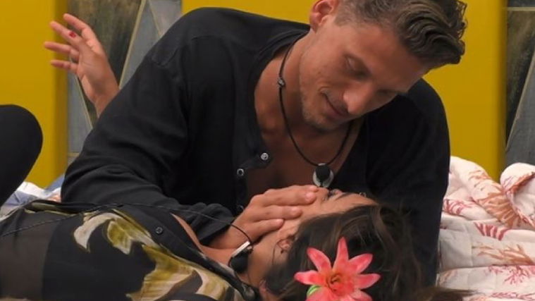 Francesca e Gennaro, cresce l'attrazione nella Casa del Grande Fratello 2019