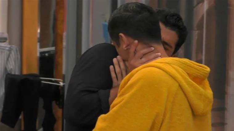 Grande Fratello 16, bacio tra Michael Terlizzi e Gianmarco Onestini: “Io faccio l’uomo…” – VIDEO preview