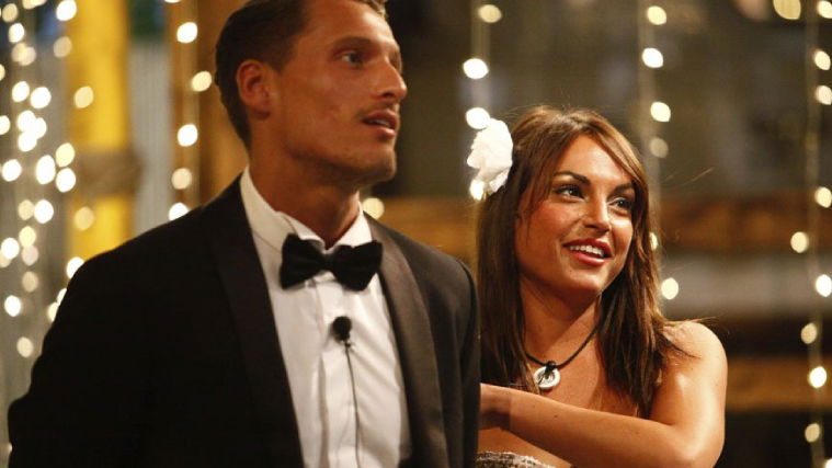 Francesca De Andrè, notte di folle passione con Gennaro: poi torna sui social e scrive… article-post