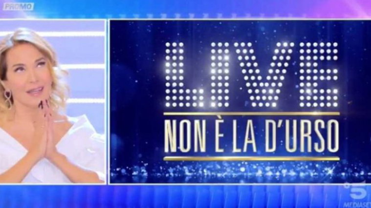 Live Non è la d’Urso, niente ferie per Carmelita: show Mediaset si allunga, l’indiscrezione preview