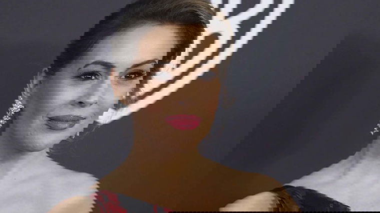 Alyssa Milano, “Ho avuto due aborti!”: rivelazione choc dell’attrice di “Streghe”, il podcast article-post