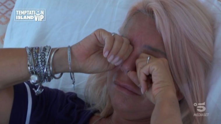 Temptation Island Vip, Nathaly Caldonazzo chiede il falò con Andrea: Anna Pettinelli piange preview