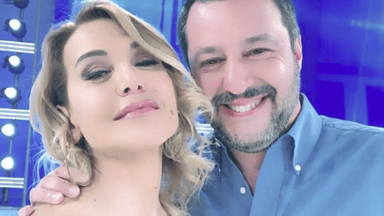 Matteo Salvini ospite di Live Non è la d’Urso: confronto con 5 sfere e novità article-post