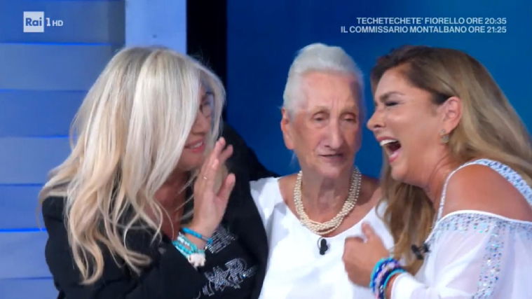 Gaffe di Romina Power: “La mia ostetrica? È morta!”, ma Mirella spunta viva e vegeta (VIDEO) article-post