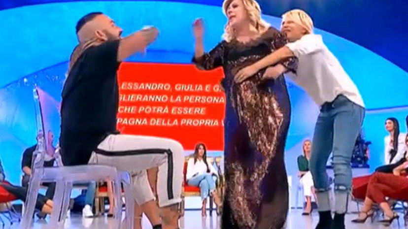 Er Faina e Tina Cipollari: Damiano pubblica la chat con il figlio dell’opinionista preview